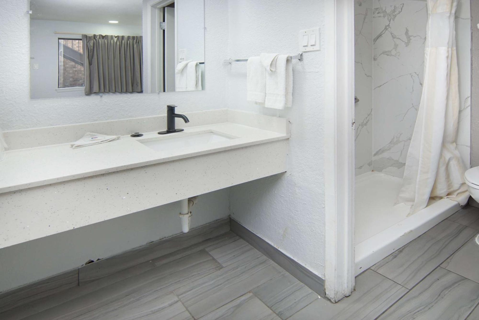Hotel 6-red Oak, Tx - Dallas