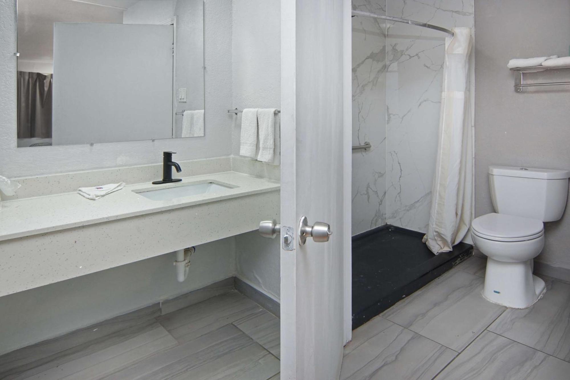 Hotel 6-red Oak, Tx - Dallas 2*
