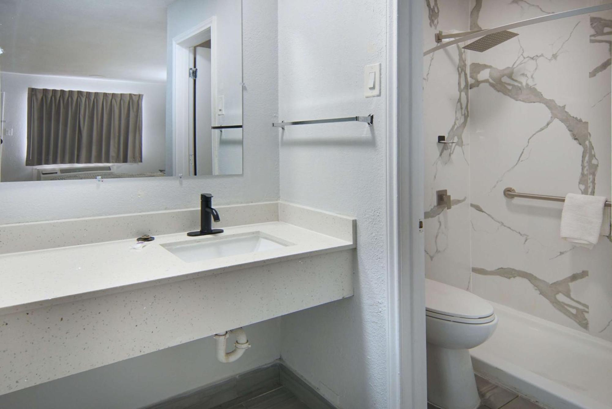 6-red Oak, Tx - Dallas Hotel 2*